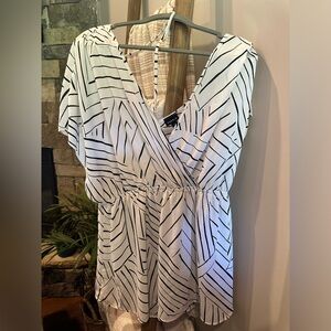 Torrid v-neck, tie back, top